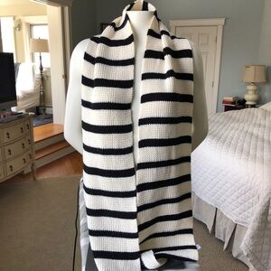Gap Black and Off-White Knitted Scarf